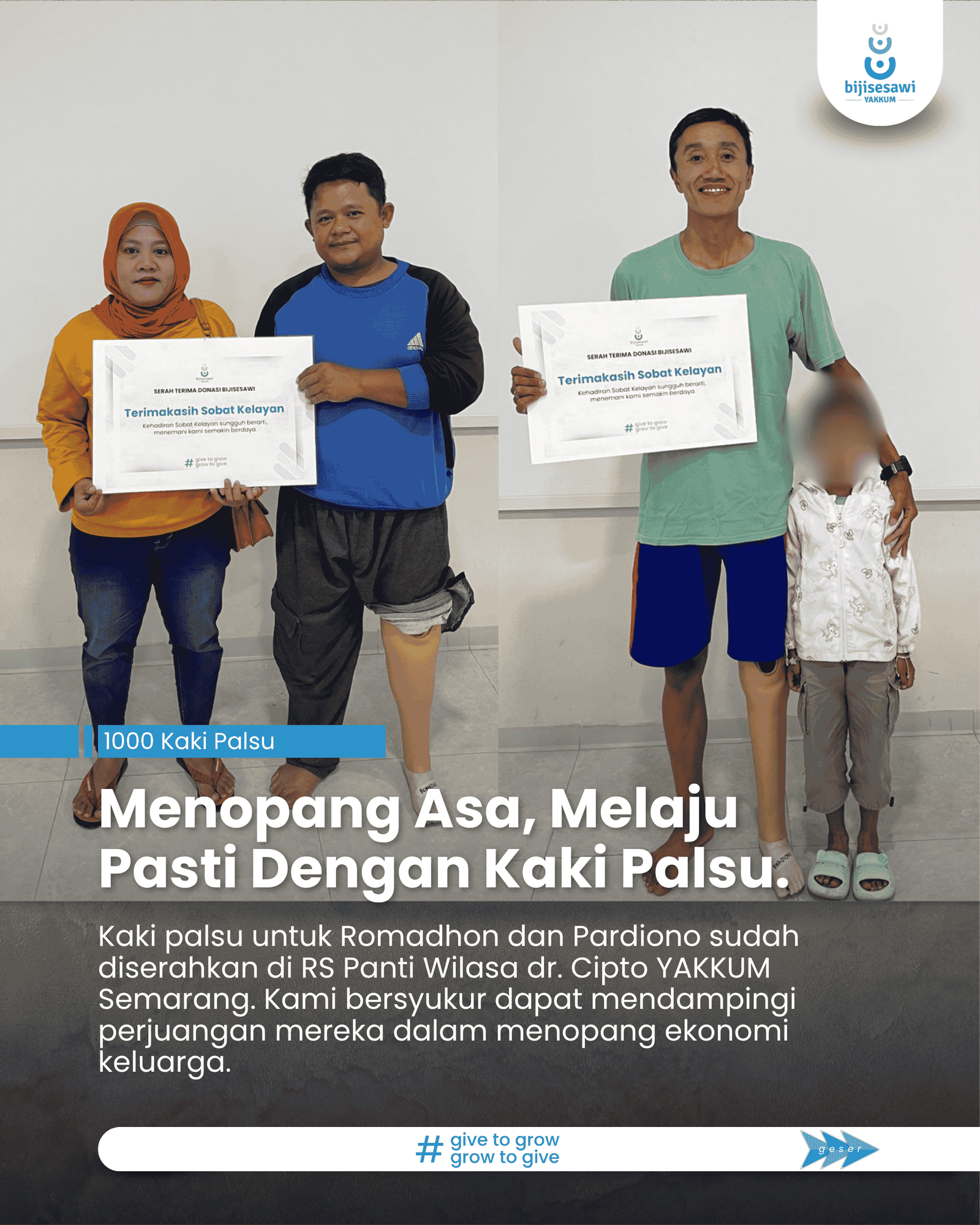 Gambar dua orang laki-laki penerima bantuan kaki palsu dari Bijisesawi YAKKUM yang berfoto bersama keluarga masing-masing.